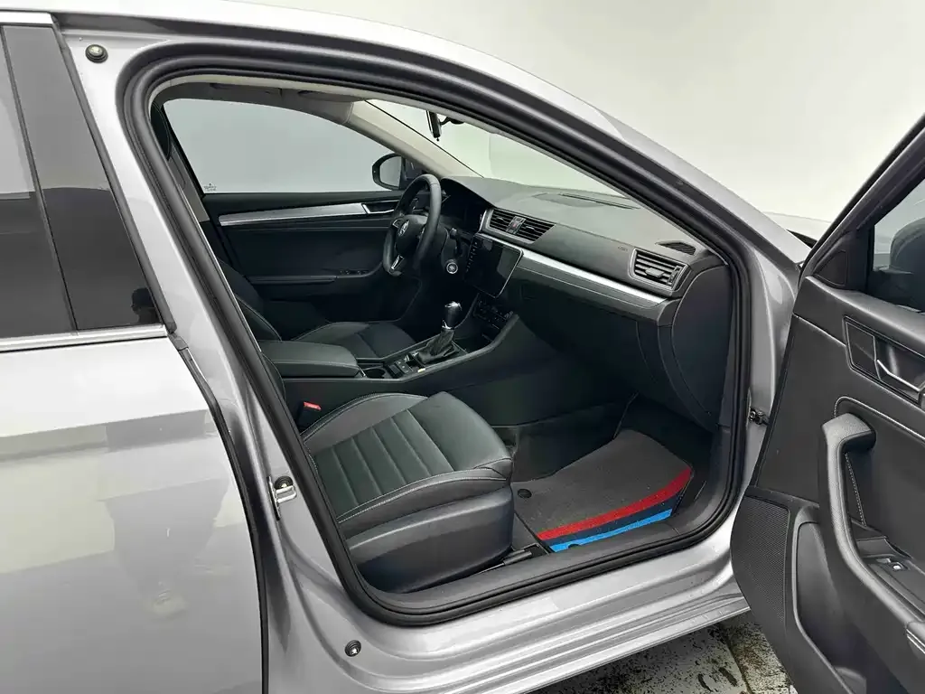 Skoda Superb — фото 8