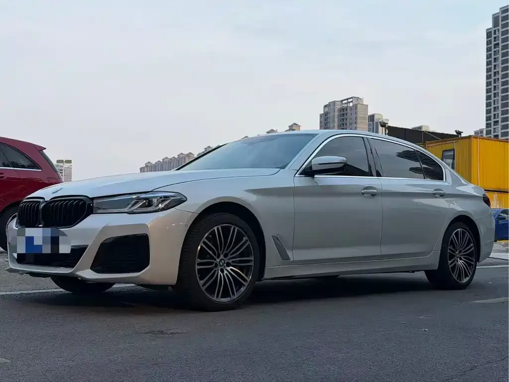 BMW 5 Series — фото 1