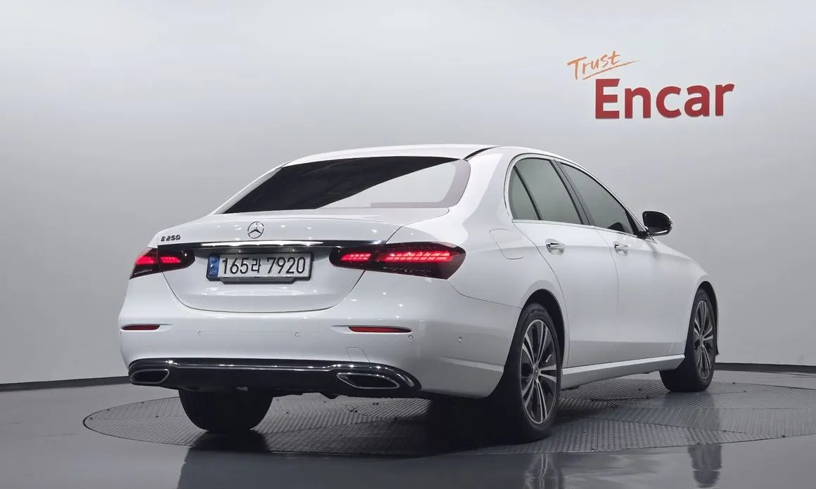 Mercedes-Benz E-Class — фото 4