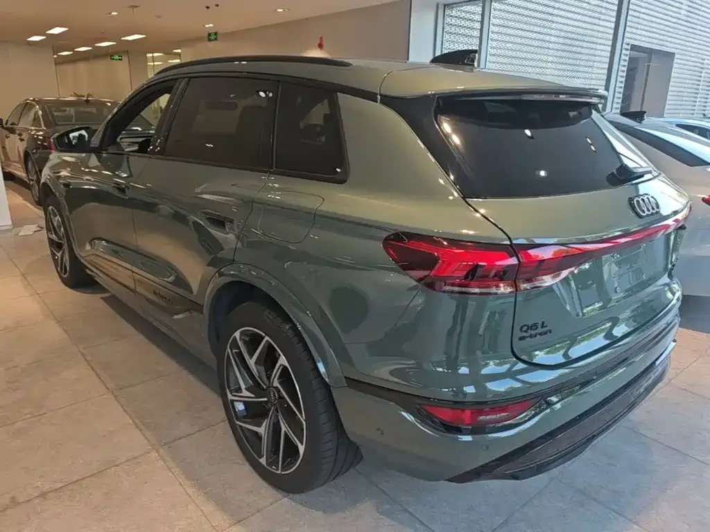 Audi Q6L e-tron — фото 6