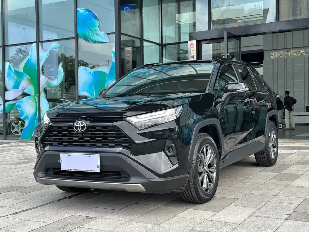Toyota RAV4 — фото 1