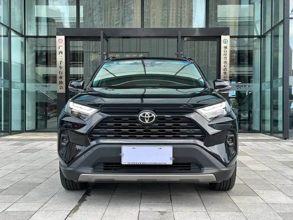 Toyota RAV4 — фото 5