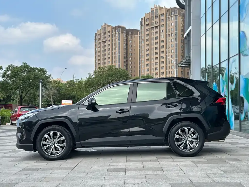 Toyota RAV4 — фото 6