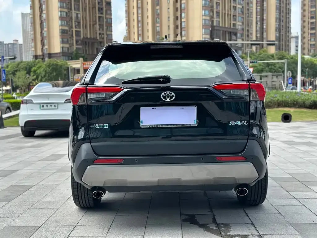 Toyota RAV4 — фото 3