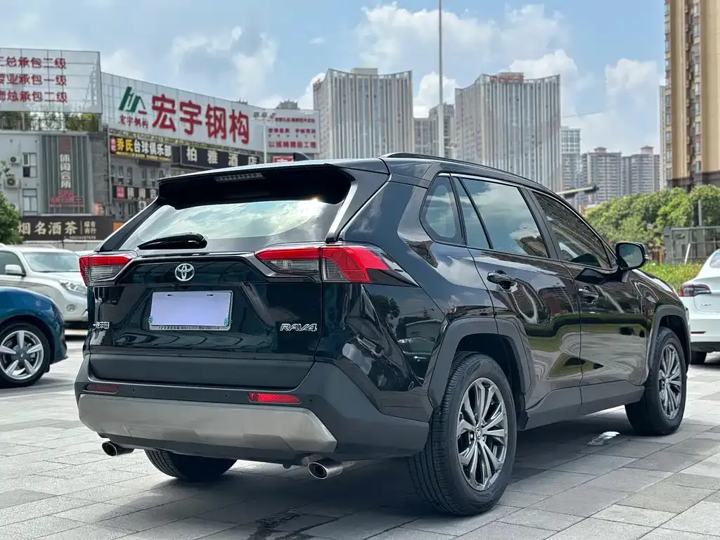 Toyota RAV4 — фото 9
