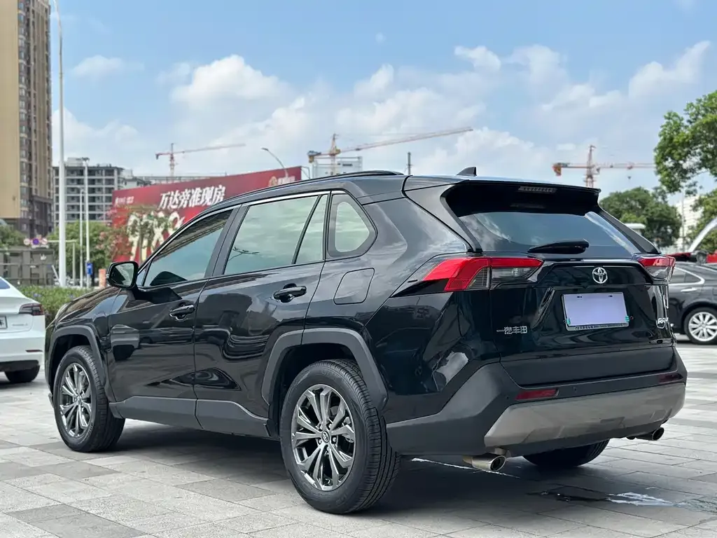 Toyota RAV4 — фото 2