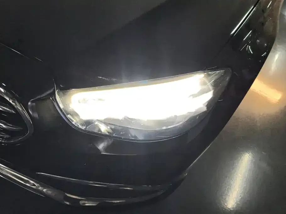 Mercedes-Benz E-Class — фото 2
