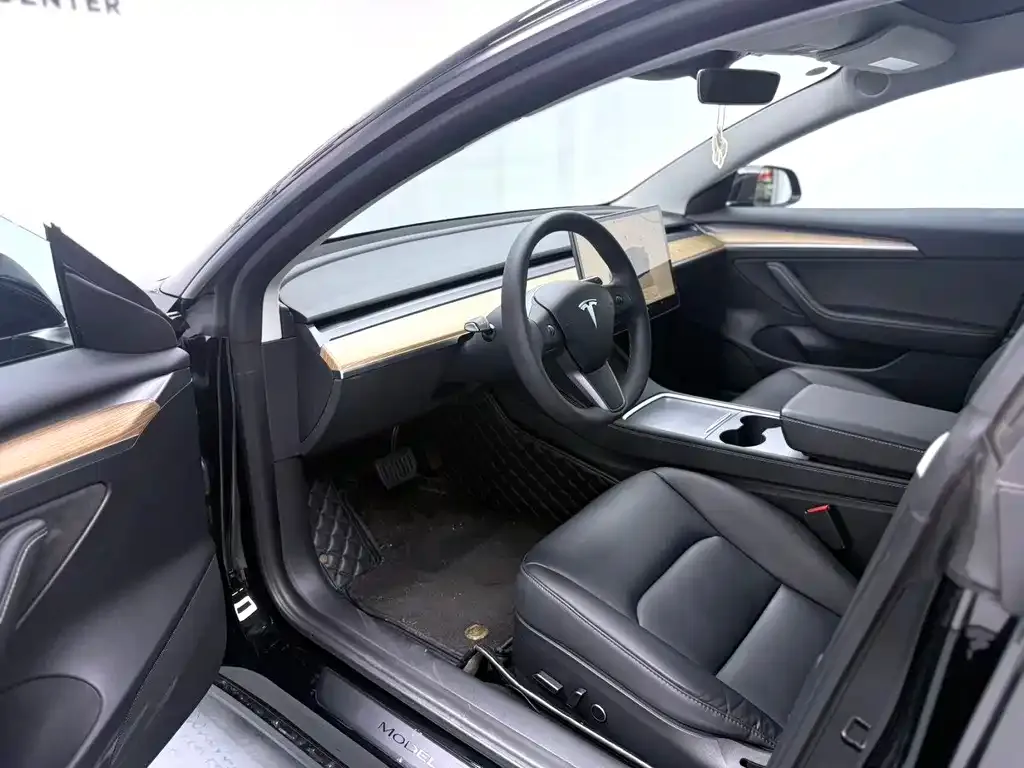 Tesla Model 3 — фото 10
