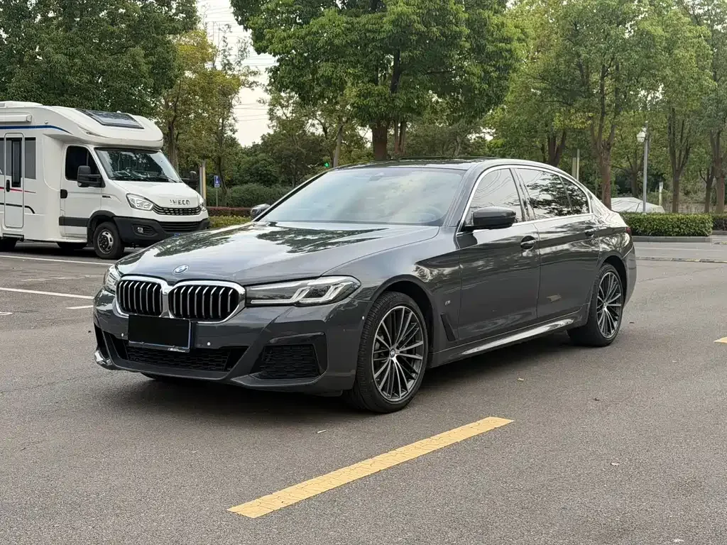 BMW 5 Series — фото 1
