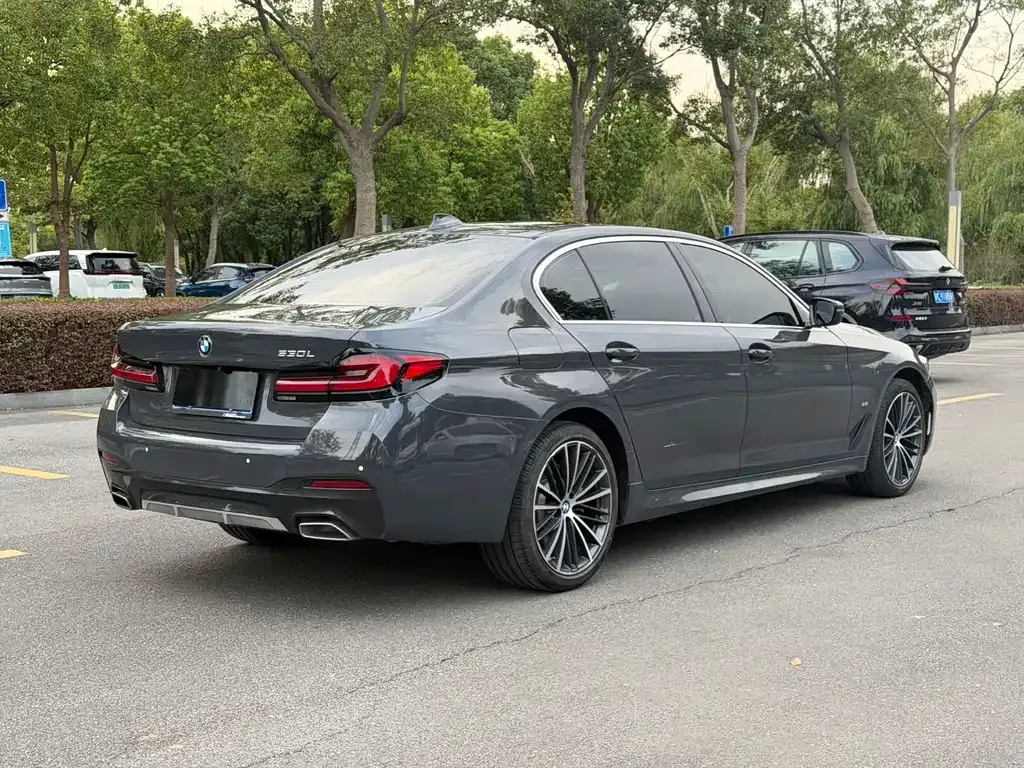 BMW 5 Series — фото 10