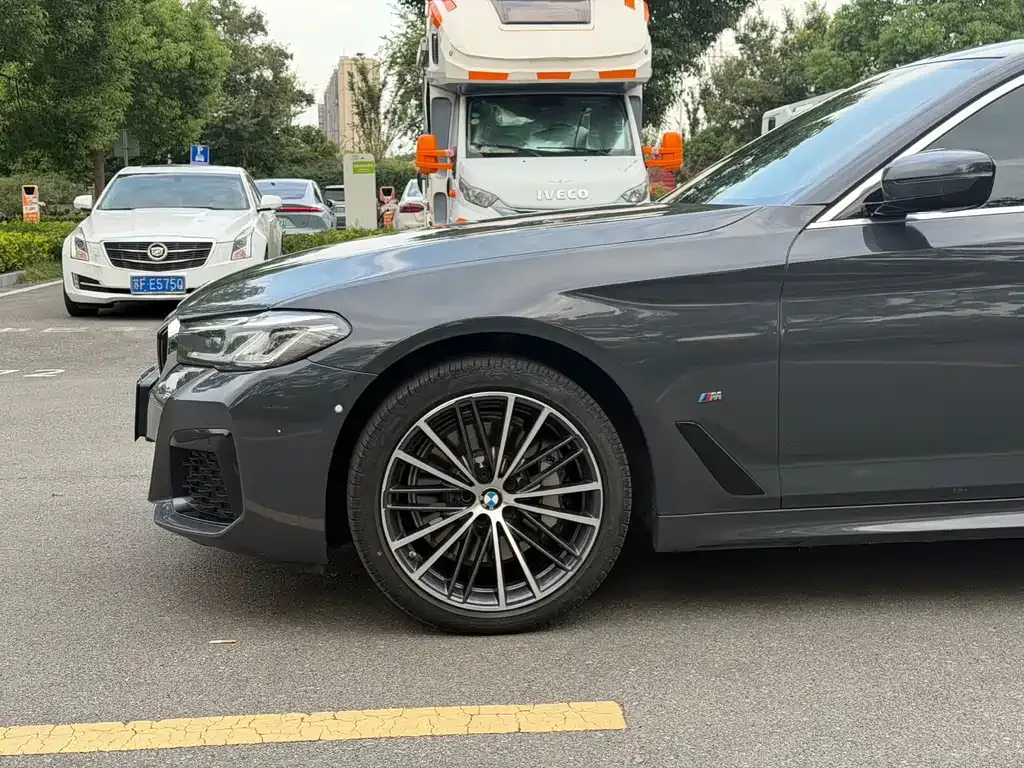 BMW 5 Series — фото 4