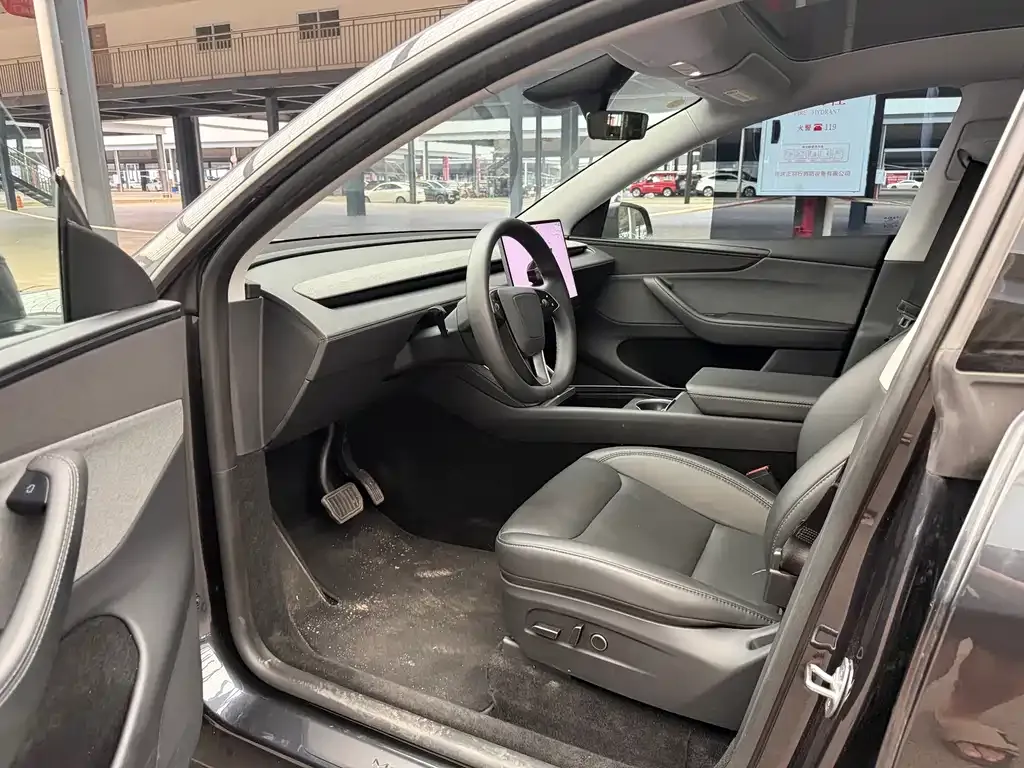 Tesla Model Y — фото 6