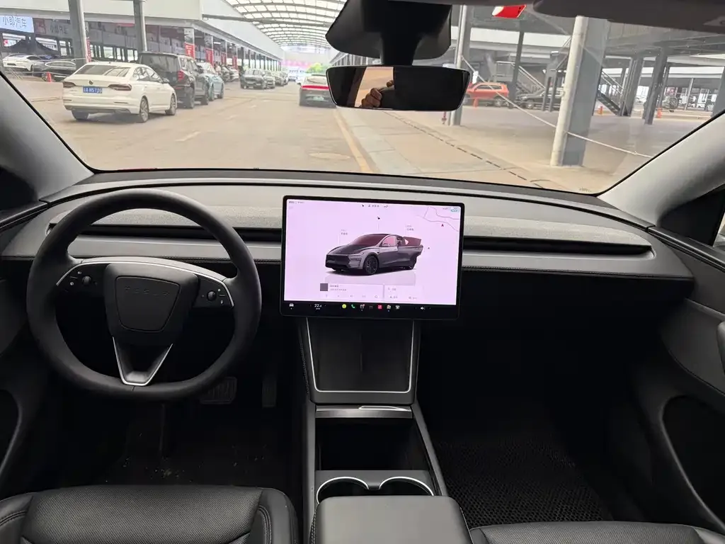 Tesla Model Y — фото 8
