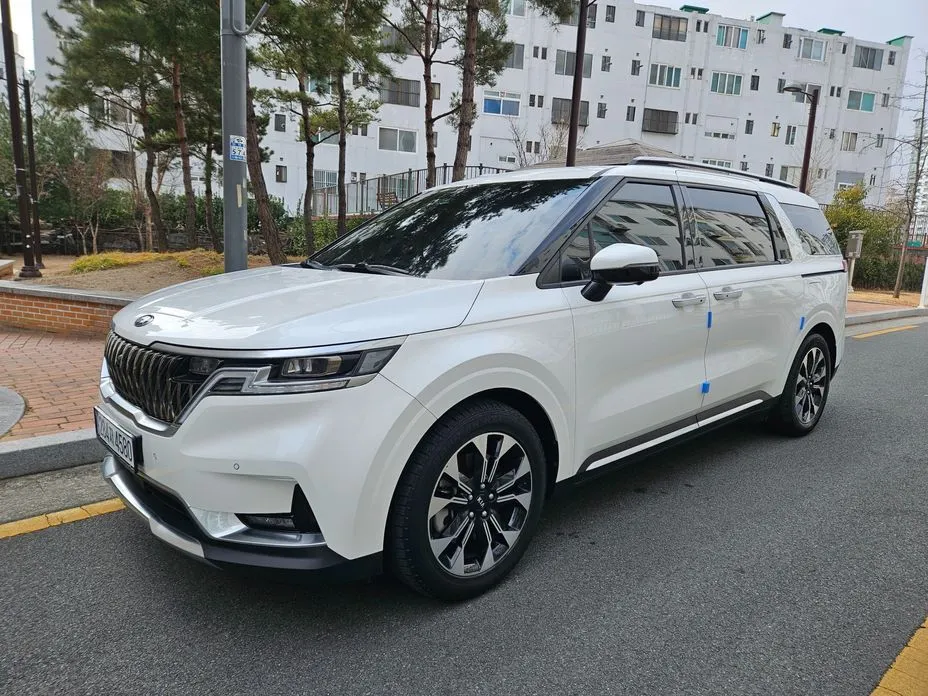 Kia Carnival — фото 1