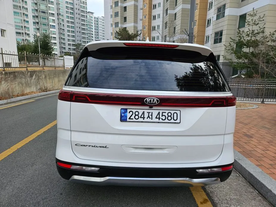 Kia Carnival — фото 3