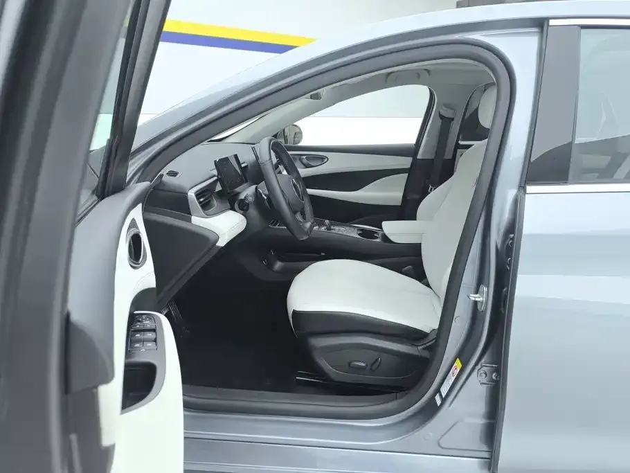 BYD Seal 05 DM-i — фото 8