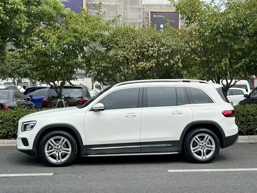 Mercedes-Benz GLB — фото 10