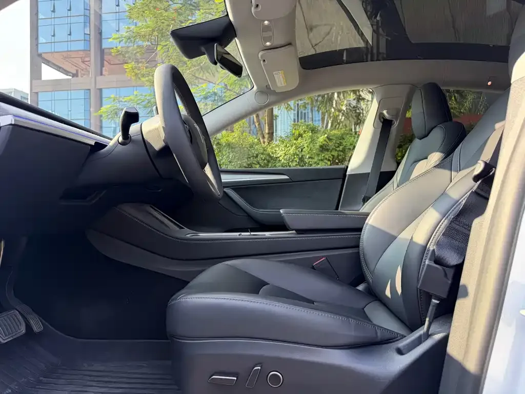 Tesla Model Y — фото 9