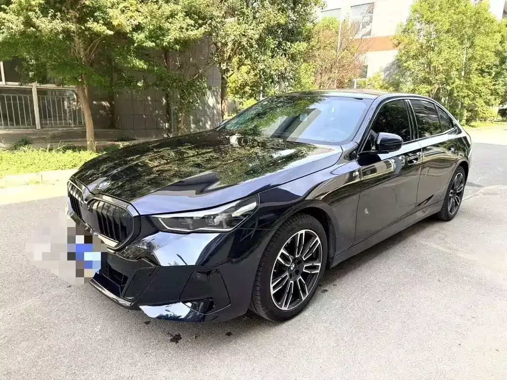 BMW 5 Series — фото 1