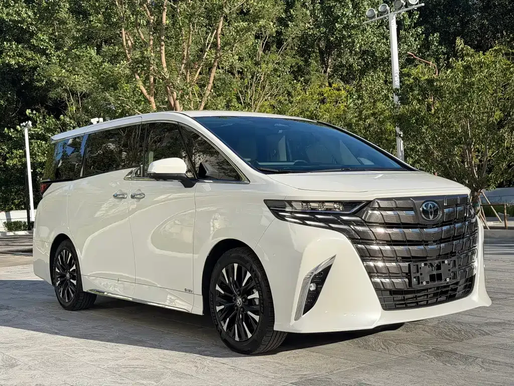 Toyota Alphard — фото 5