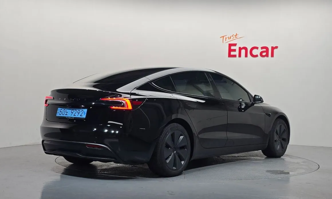 Tesla Model 3 — фото 7