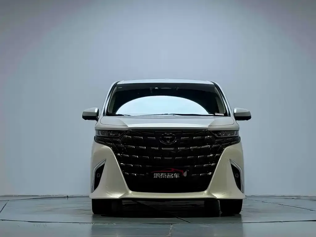 Toyota Alphard — фото 4