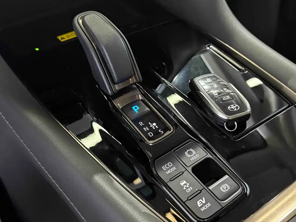 Toyota Alphard — фото 7