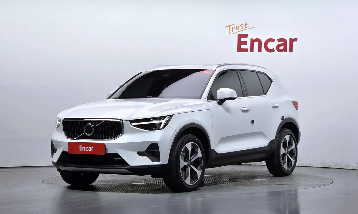 Volvo XC40 — фото 1