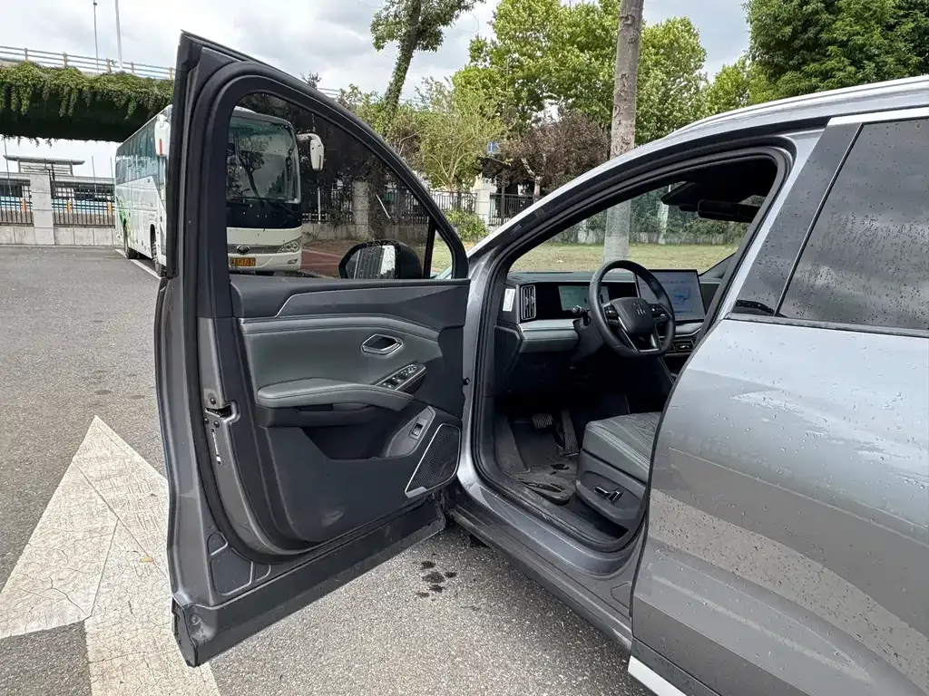 BYD L DM-i — фото 8