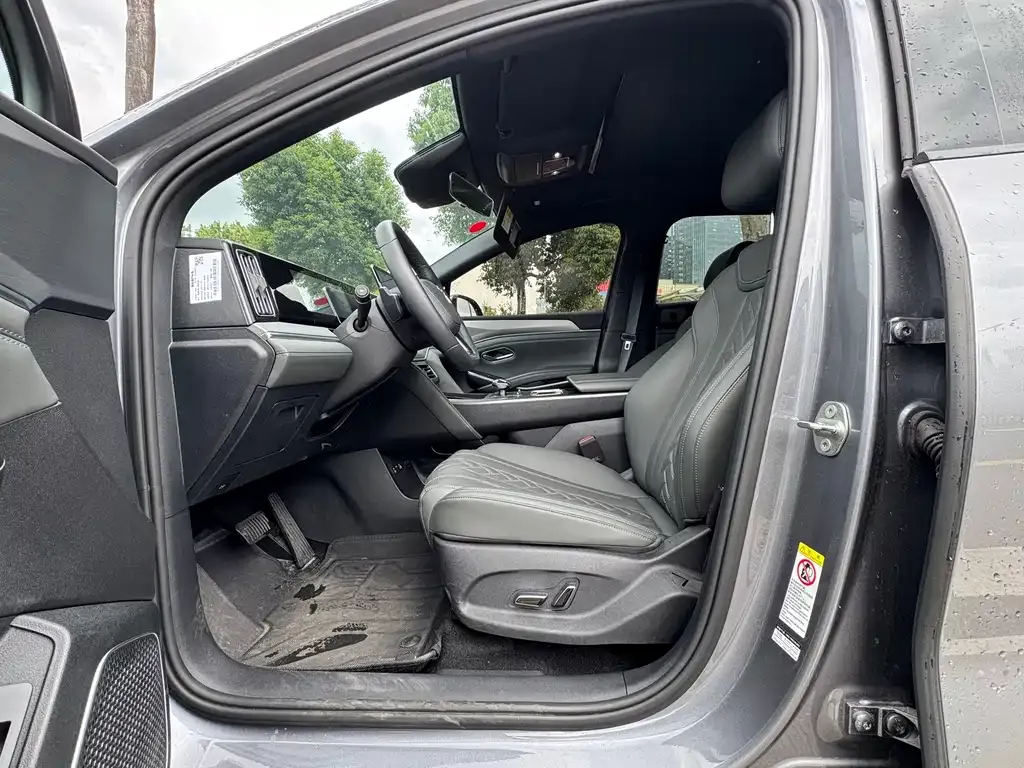 BYD L DM-i — фото 4