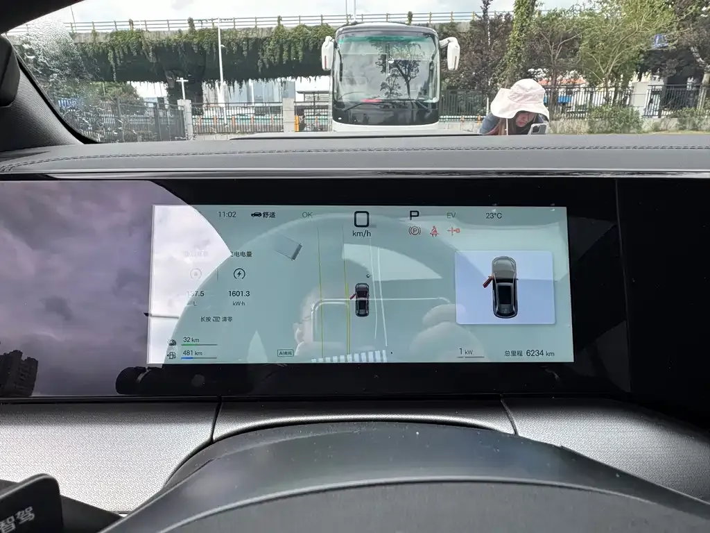 BYD L DM-i — фото 3