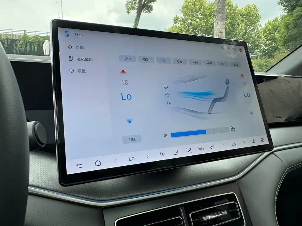 BYD L DM-i — фото 9