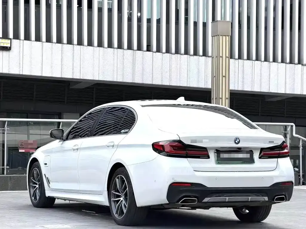 BMW 5 Series New Energy — фото 9