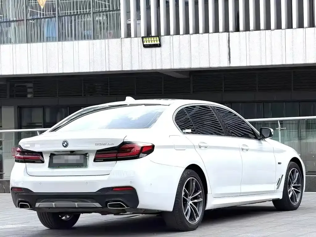 BMW 5 Series New Energy — фото 7