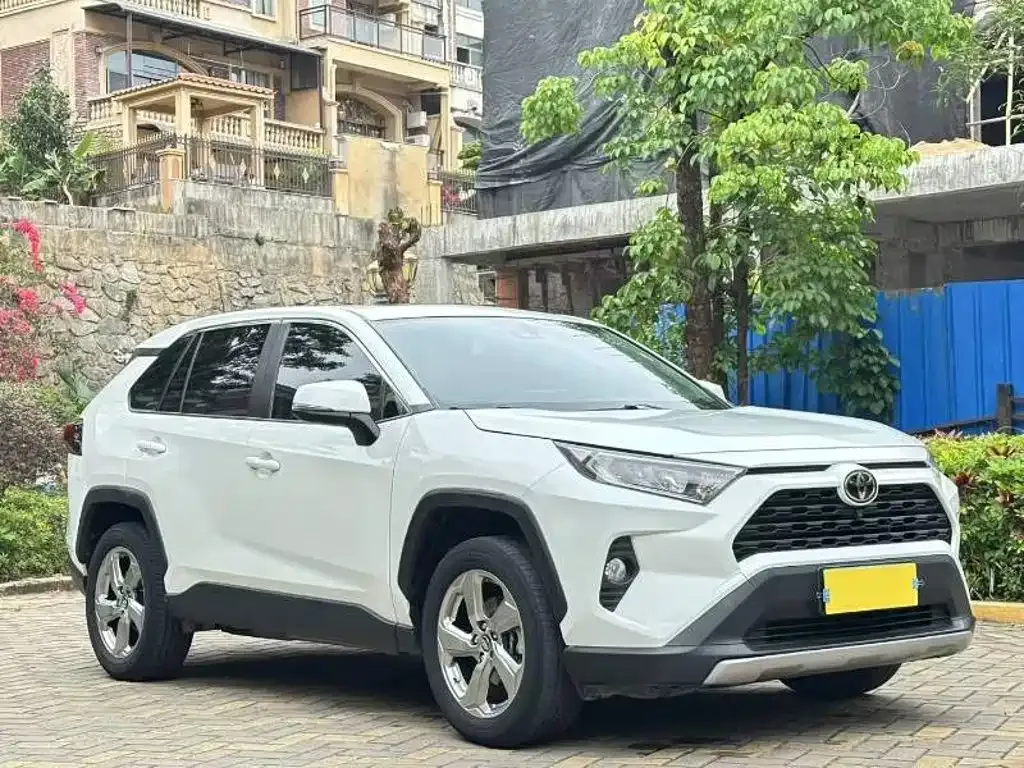 Toyota RAV4 — фото 7