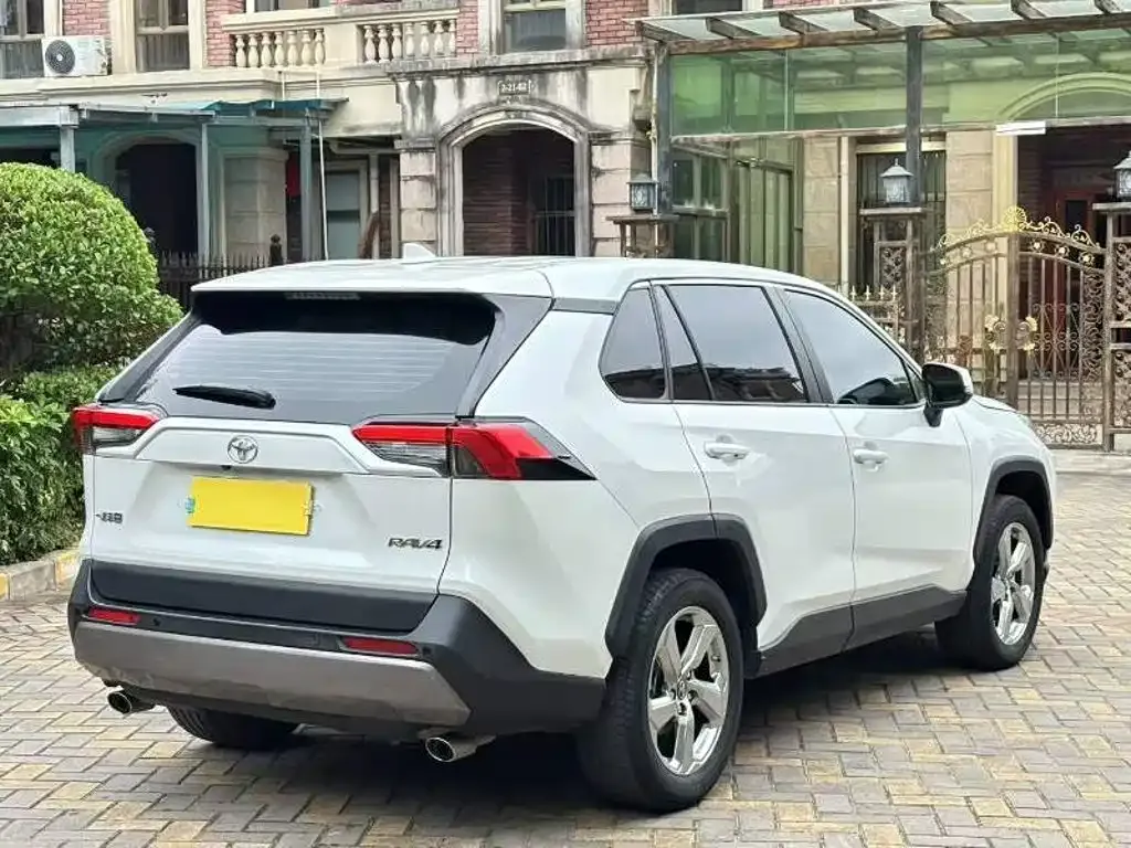 Toyota RAV4 — фото 2