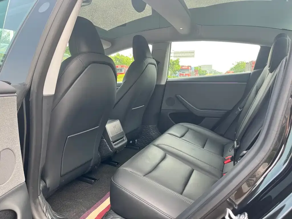 Tesla Model 3 — фото 2