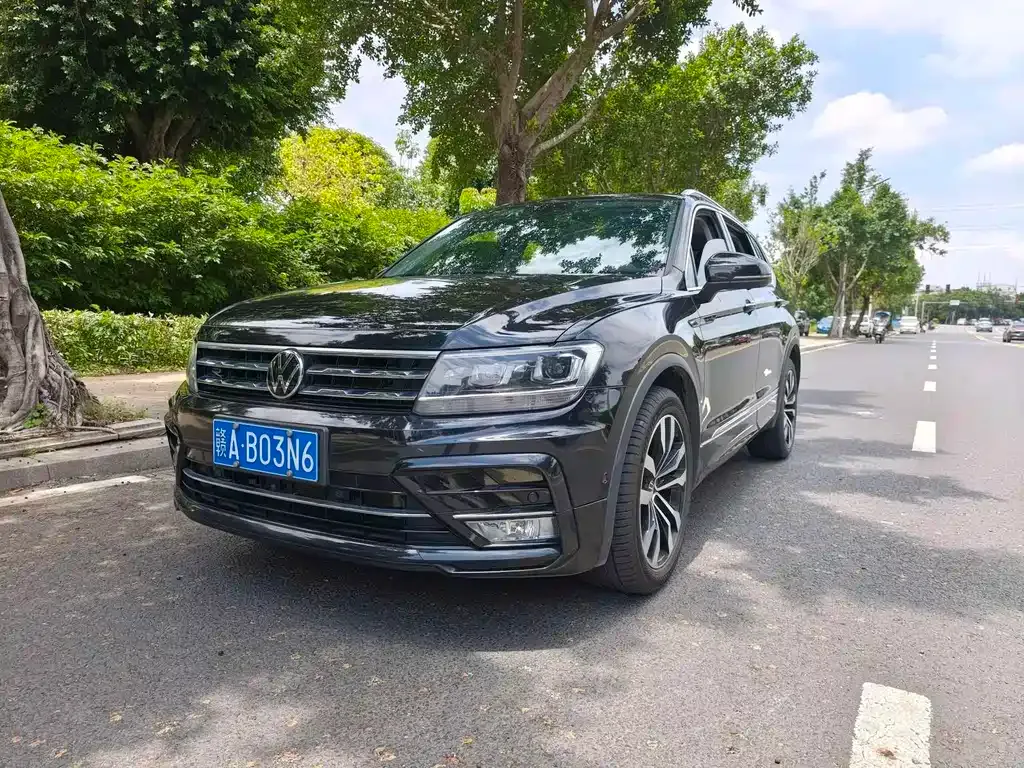 Volkswagen Tiguan L — фото 1