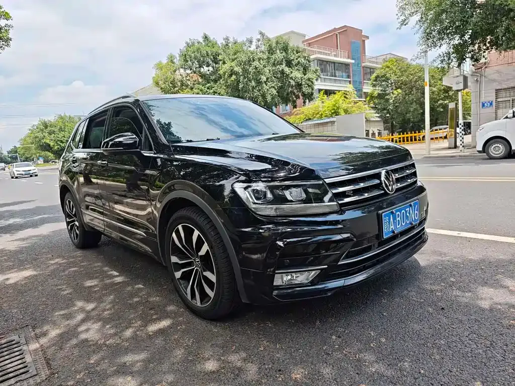 Volkswagen Tiguan L — фото 8