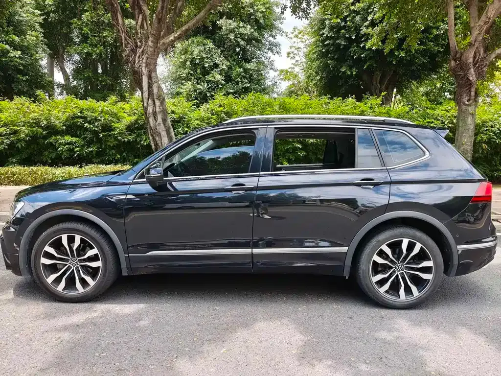 Volkswagen Tiguan L — фото 10