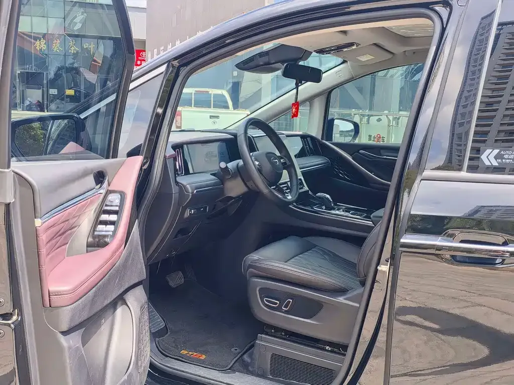 GAC Motor Trumpchi M8 — фото 10