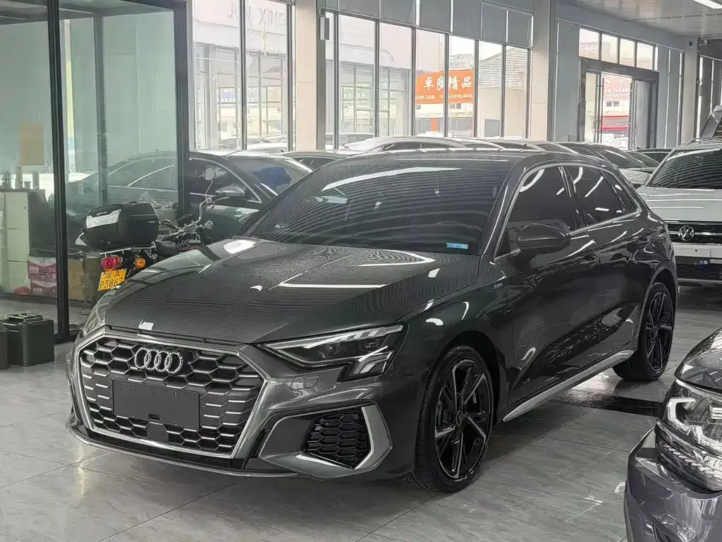 Audi A3 — фото 1