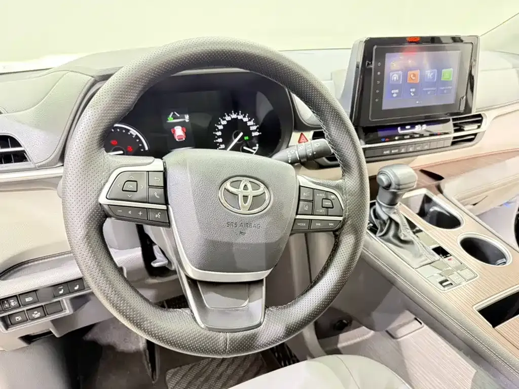 Toyota Granvia — фото 4