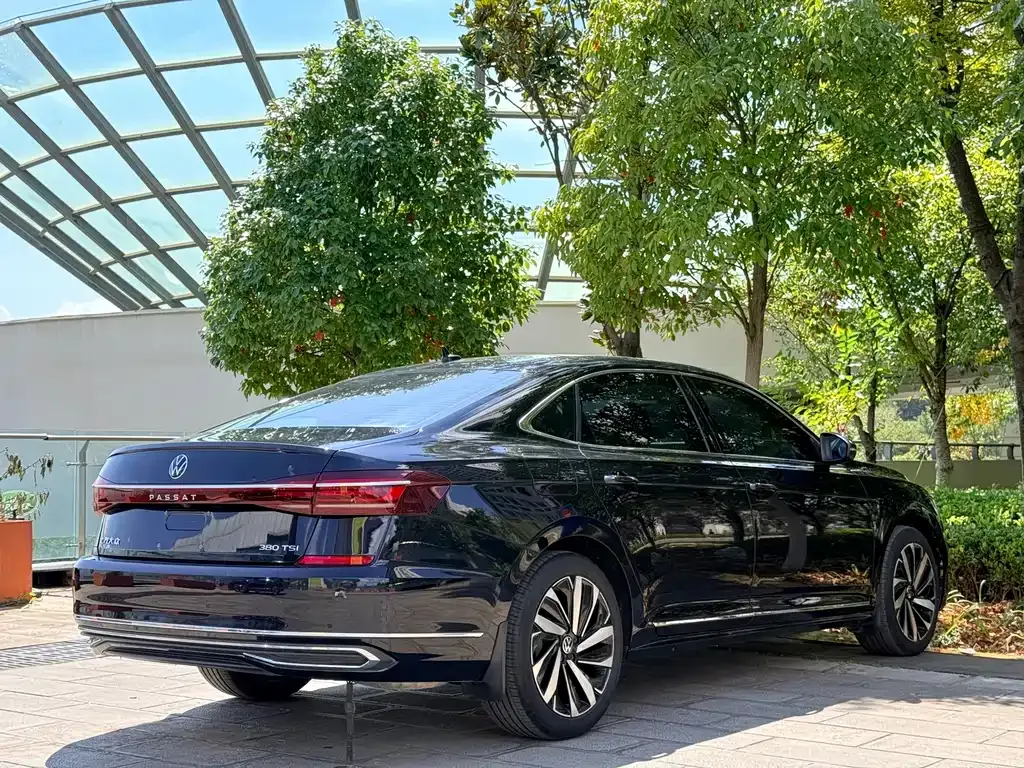 Volkswagen Passat — фото 6