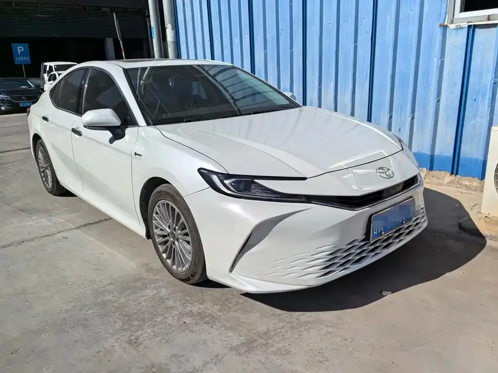 Toyota Camry — фото 3