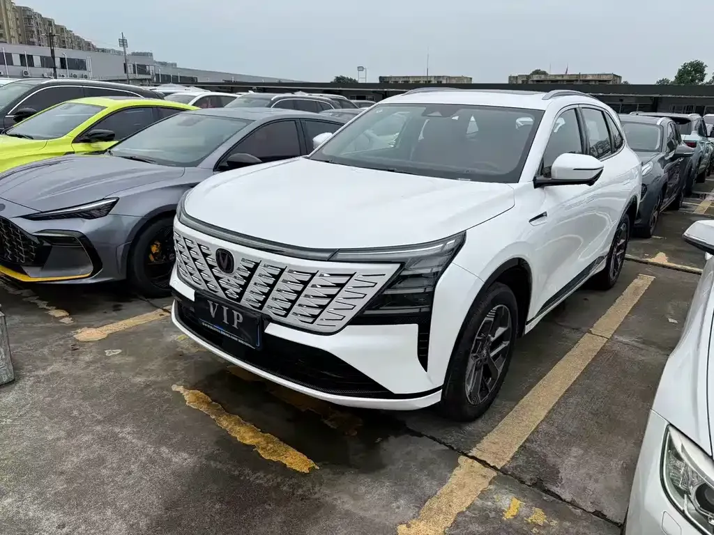 Changan CS75 PLUS — фото 1