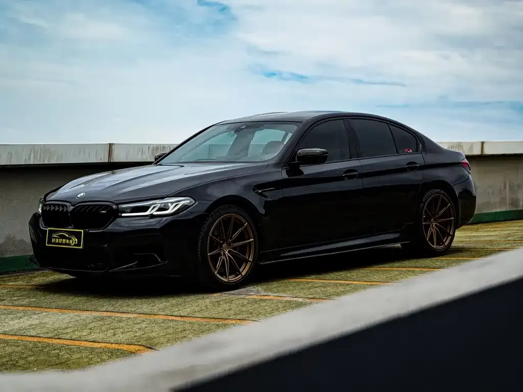 BMW M5 — фото 1