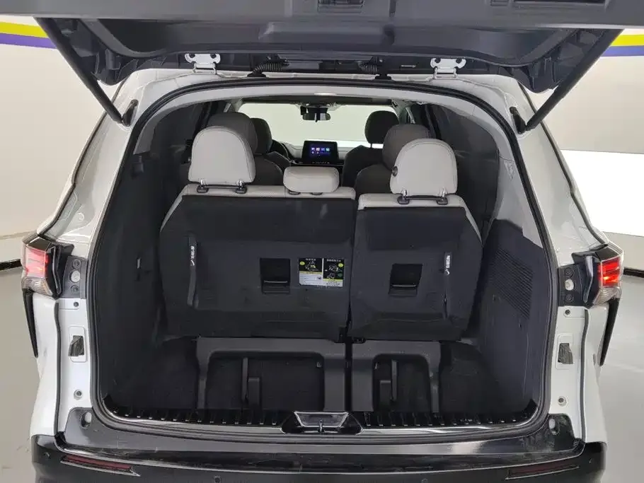 Toyota Sienna — фото 5