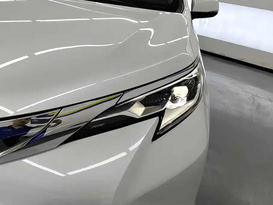 Toyota Sienna — фото 4