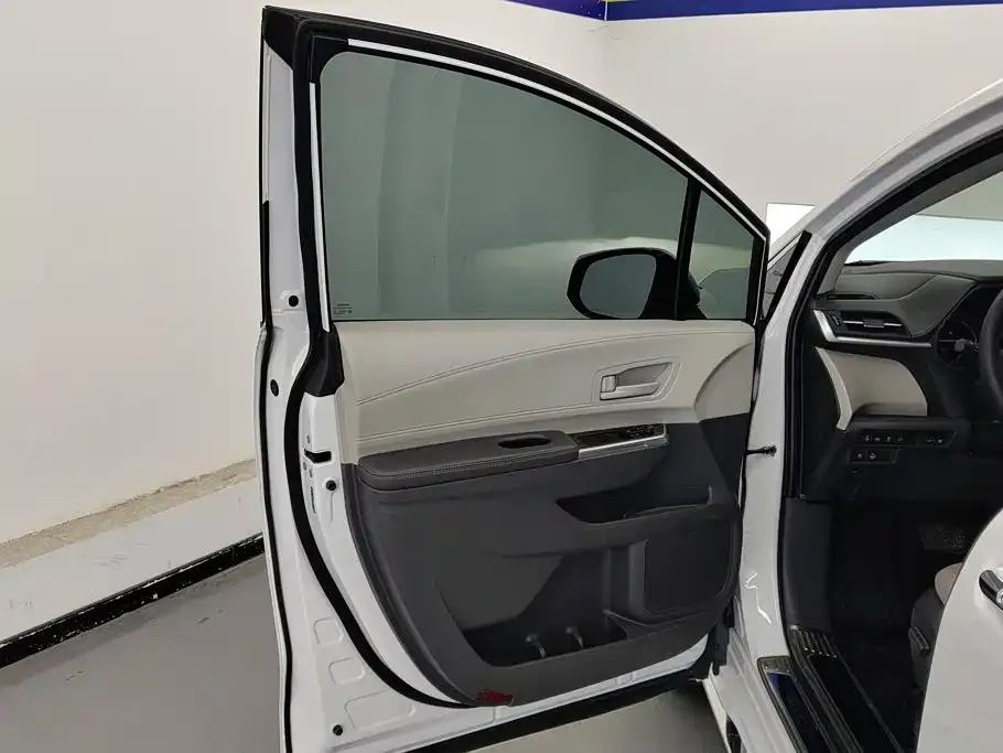 Toyota Sienna — фото 3